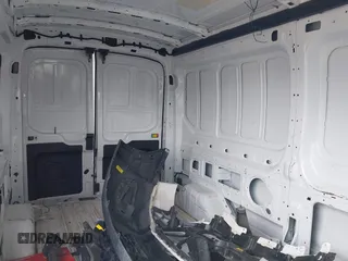 2024 Ford Transit Cargo z VIN 1FTBR1C84RKA32473, wystawiony jako IAAI lot #42438142 z przebiegiem 40 817 mil mil oraz . Historia ofert i sprzedaży dostępna na DreamBid. Obrazek 20.