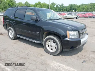 2011 Chevrolet Tahoe LT z VIN 1GNSKBE05BR311050, wystawiony jako IAAI lot #42439676 z przebiegiem 244 709 mil mil oraz . Historia ofert i sprzedaży dostępna na DreamBid. Obrazek 1.
