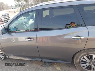 2019 Nissan Pathfinder S z VIN 5N1DR2MN5KC642848, wystawiony jako IAAI lot #41796336 z przebiegiem 69 783 mil mil oraz . Historia ofert i sprzedaży dostępna na DreamBid. Obrazek 15.
