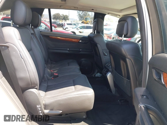 2008 Mercedes-Benz R-Class 3.5L with VIN 4JGCB56E28A084301, listed as a IAAI auction lot 41915069 with 86,667 mi miles. Bid and sale history available at carsss.com. Image 8.
