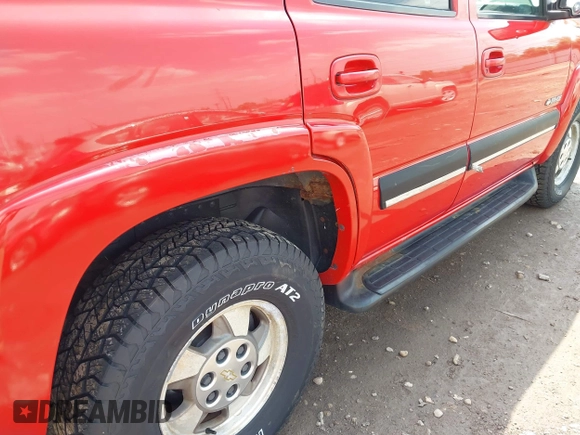 2001 Chevrolet Tahoe LS with VIN 1GNEK13T81R209096, listed as a IAAI auction lot 42108027 with 204,730 mi miles. Bid and sale history available at carsss.com. Image 6.