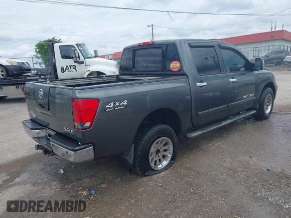 2005 Nissan Titan LE z VIN 1N6AA07B05N557667, wystawiony jako IAAI lot #42292562 z przebiegiem 197 874 mil mil oraz . Historia ofert i sprzedaży dostępna na DreamBid. Obrazek 4.