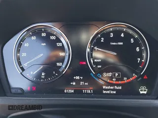 2018 BMW X1 sDrive28i z VIN WBXHU7C35J5L06673, wystawiony jako IAAI lot #42275787 z przebiegiem 61 204 mil mil oraz . Historia ofert i sprzedaży dostępna na DreamBid. Obrazek 7.