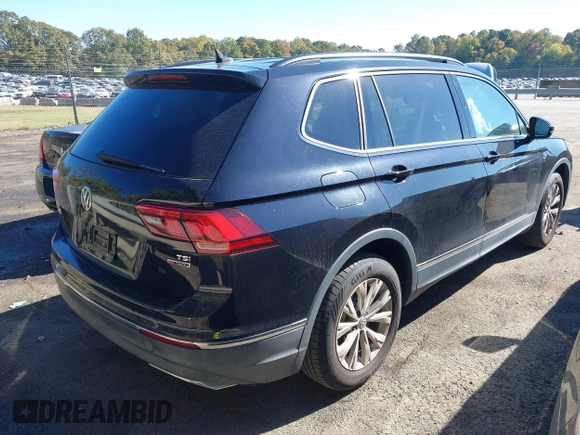 2018 Volkswagen Tiguan SEL z VIN 3VV2B7AX9JM142564, wystawiony jako IAAI lot #40630666 z przebiegiem 86 040 mil mil oraz . Historia ofert i sprzedaży dostępna na DreamBid. Obrazek 4.
