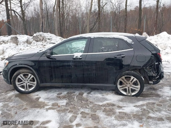 2015 Mercedes-Benz GLA-Class GLA 250 with VIN WDCTG4GB0FJ113757, listed as a IAAI auction lot 41673825 with NaN miles. Bid and sale history available at carsss.com. Image 13.