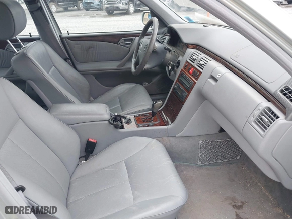 2001 Mercedes-Benz E-Class with VIN WDBJF65J11B216449, listed as a IAAI auction lot 39378007 with 62,263 mi miles. Bid and sale history available at carsss.com. Image 5.