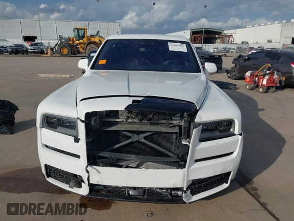 2020 Rolls-Royce Cullinan z VIN SLATV4C05LU200555, wystawiony jako IAAI lot #40801902 z przebiegiem 30 397 mil mil oraz . Historia ofert i sprzedaży dostępna na DreamBid. Obrazek 13.