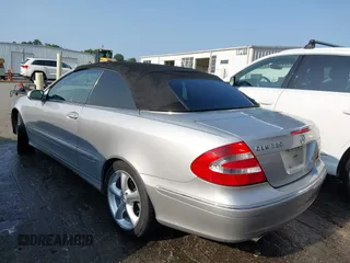 2005 Mercedes-Benz CLK 320 z VIN WDBTK65J85F150968, wystawiony jako IAAI lot #42390264 z przebiegiem 151 325 mil mil oraz . Historia ofert i sprzedaży dostępna na DreamBid. Obrazek 3.