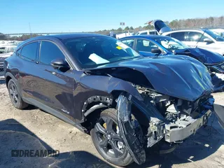 2021 Ford Mustang Mach-E Select z VIN 3FMTK1RM7MMA52193, wystawiony jako IAAI lot #41591356 z przebiegiem 48 522 mil mil oraz . Historia ofert i sprzedaży dostępna na DreamBid. Obrazek 13.