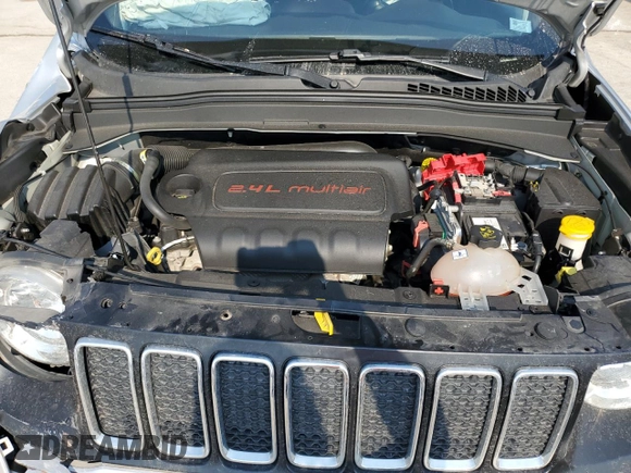 2020 Jeep Renegade Latitude with VIN ZACNJABB6LPL18885, listed as a Copart auction lot 48652735 with 70,776 mi miles and Salvage Title. Bid and sale history available at carsss.com. Image 11.