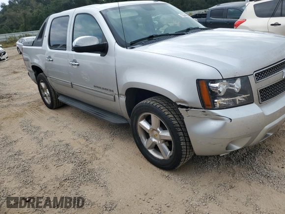 2010 Chevrolet Avalanche LT with VIN 3GNNCFE0XAG270978, listed as a Copart auction lot 75644504 with 136,970 mi miles and Salvage Title. Bid and sale history available at carsss.com. Image 4.