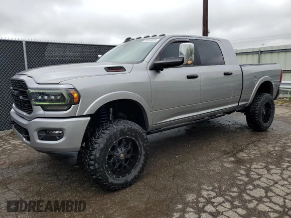 2020 Ram 2500 Limited z VIN 3C6UR5SL9LG282626, wystawiony jako Copart lot #55918975 z przebiegiem 129 540 mil mil oraz Czysty tytuł • Clean title. Historia ofert i sprzedaży dostępna na DreamBid. Obrazek 1.