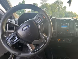 2018 Ford F-250 XL z VIN 1FT7W2BT3JEC63202, wystawiony jako Copart lot #61693645 z przebiegiem 250 139 mil mil oraz Czysty tytuł • Clean title. Historia ofert i sprzedaży dostępna na DreamBid. Obrazek 9.