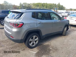 2018 Jeep Compass Latitude with VIN 3C4NJCBB1JT374446, listed as a IAAI auction lot 40536024 with 110,165 mi miles. Bid and sale history available at carsss.com. Image 4.