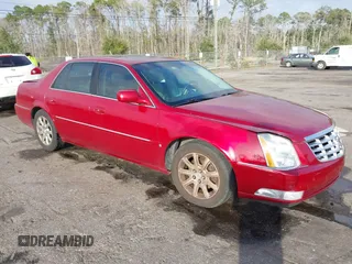 2008 Cadillac DTS 1SA z VIN 1G6KD57Y68U165791, wystawiony jako IAAI lot #41579605 z przebiegiem 94 451 mil mil oraz . Historia ofert i sprzedaży dostępna na DreamBid. Obrazek 1.