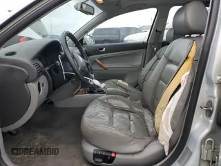 2000 Volkswagen Passat z VIN WVWPD23B0YP431209, wystawiony jako Copart lot #84954554 z przebiegiem 149 382 mil mil oraz Szkoda całkowita • Salvage title. Historia ofert i sprzedaży dostępna na DreamBid. Obrazek 7.