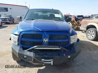 2017 Ram 1500 Express z VIN 3C6RR7KT4HG710272, wystawiony jako IAAI lot #41915939 z przebiegiem 105 890 mil mil oraz . Historia ofert i sprzedaży dostępna na DreamBid. Obrazek 12.