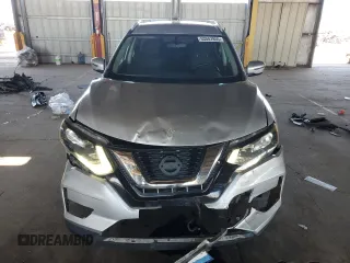 2017 Nissan Rogue SV z VIN JN8AT2MT3HW143002, wystawiony jako Copart lot #53557855 z przebiegiem 120 193 mil mil oraz Szkody całkowita. Historia ofert i sprzedaży dostępna na DreamBid. Obrazek 5.