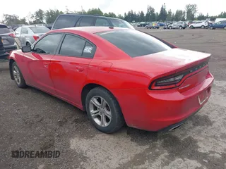 2015 Dodge Charger SE z VIN 2C3CDXBGXFH870710, wystawiony jako IAAI lot #42291111 z przebiegiem 119 677 mil mil oraz . Historia ofert i sprzedaży dostępna na DreamBid. Obrazek 3.