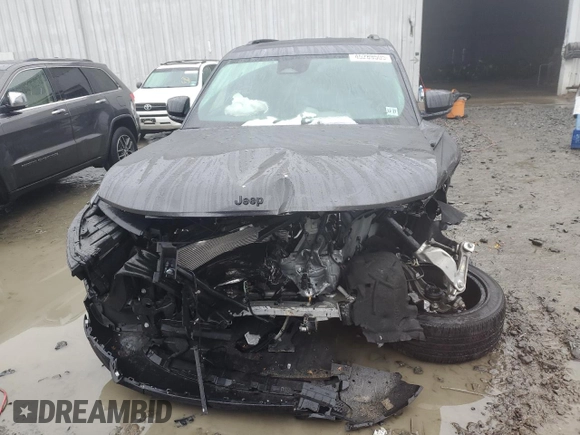 2023 Jeep Grand Cherokee Laredo z VIN 1C4RJKAG4P8738939, wystawiony jako Copart lot #45289505 z przebiegiem Nie podano mil oraz Szkoda całkowita • Salvage title. Historia ofert i sprzedaży dostępna na DreamBid. Obrazek 5.