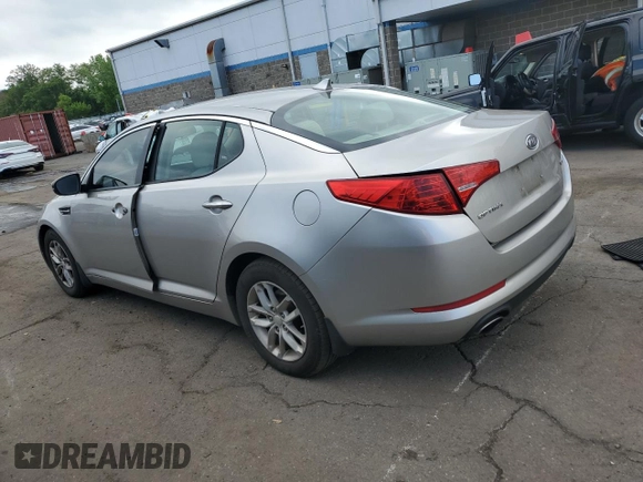 2012 Kia Optima LX z VIN 5XXGM4A70CG070588, wystawiony jako Copart lot #57240995 z przebiegiem 137 601 mil mil oraz Szkoda całkowita • Salvage title. Historia ofert i sprzedaży dostępna na DreamBid. Obrazek 2.