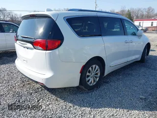 2018 Chrysler Pacifica Touring L z VIN 2C4RC1BG4JR142566, wystawiony jako IAAI lot #41870986 z przebiegiem 102 609 mil mil oraz . Historia ofert i sprzedaży dostępna na DreamBid. Obrazek 4.