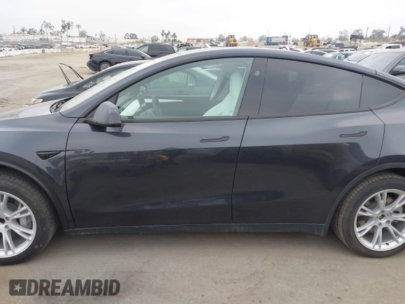 2024 Tesla Model Y с VIN 7SAYGDED9RF092955, выставлен на аукционе IAAI как лот 42757539 с пробегом 6 385 миль миль и . История ставок и продаж доступна на DreamBid. Изображение 14.