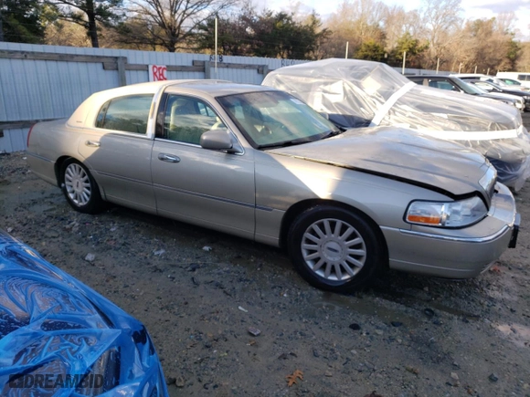 2005 Lincoln Town Car Signature with VIN 1LNHM81W45Y642069, listed as a Copart auction lot 79722163 with 220,886 mi miles and Salvage Title. Bid and sale history available at carsss.com. Image 4.