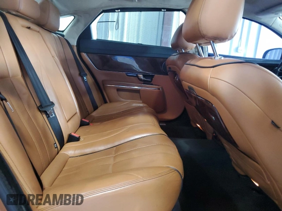 2011 Jaguar XJ XJL z VIN SAJWA2GB8BLV22081, wystawiony jako Copart lot #57088325 z przebiegiem 117 795 mil mil oraz Czysty tytuł • Clean title. Historia ofert i sprzedaży dostępna na DreamBid. Obrazek 10.