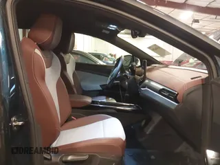 2023 Volkswagen ID.4 Pro z VIN 1V2DNPE84PC038042, wystawiony jako IAAI lot #41446269 z przebiegiem 12 878 mil mil oraz . Historia ofert i sprzedaży dostępna na DreamBid. Obrazek 5.