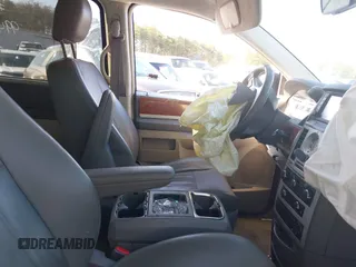 2009 Chrysler Town & Country Touring with VIN 2A8HR54X39R629941, listed as a IAAI auction lot 41525899 with 151,803 mi miles and . Bid and sale history available at DreamBid. Image 5.