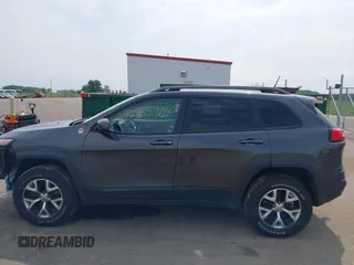 2016 Jeep Cherokee Trailhawk z VIN 1C4PJMBS1GW323434, wystawiony jako IAAI lot #42485364 z przebiegiem 130 351 mil mil oraz . Historia ofert i sprzedaży dostępna na DreamBid. Obrazek 15.