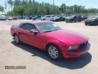 2007 Ford Mustang Deluxe with VIN 1ZVFT84N475249577, listed as a IAAI auction lot 42008269 with 136,134 mi miles and . Bid and sale history available at carsss.com. Image 1.