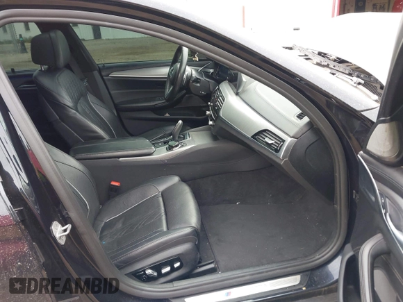 2018 BMW 5 Series M550i xDrive с VIN WBAJB9C53JB286746, выставлен на аукционе IAAI как лот 42303002 с пробегом 81 039 миль миль и . История ставок и продаж доступна на DreamBid. Изображение 5.