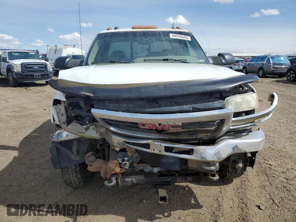 2005 GMC Sierra 3500 DRW Work Trk z VIN 1GTJK33215F873855, wystawiony jako Copart lot #44970565 z przebiegiem 214 306 mil mil oraz Szkoda całkowita • Salvage title. Historia ofert i sprzedaży dostępna na DreamBid. Obrazek 5.