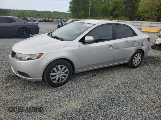 2010 Kia Forte EX z VIN KNAFU4A28A5111516, wystawiony jako Copart lot #52849535 z przebiegiem 133 550 mil mil oraz Szkody całkowita. Historia ofert i sprzedaży dostępna na DreamBid. Obrazek 1.