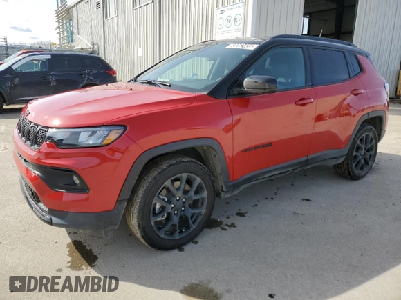 2024 Jeep Compass Latitude Lux z VIN 3C4NJDFNXRT579012, wystawiony jako Copart lot #53062435 z przebiegiem 16 982 mil mil oraz Czysty tytuł • Clean title. Historia ofert i sprzedaży dostępna na DreamBid. Obrazek 1.