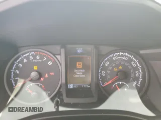 2021 Toyota Tacoma SR z VIN 3TYRX5GN0MT006678, wystawiony jako Copart lot #88664385 z przebiegiem 7 115 mil mil oraz Nie do naprawy • Non repairable. Historia ofert i sprzedaży dostępna na DreamBid. Obrazek 9.