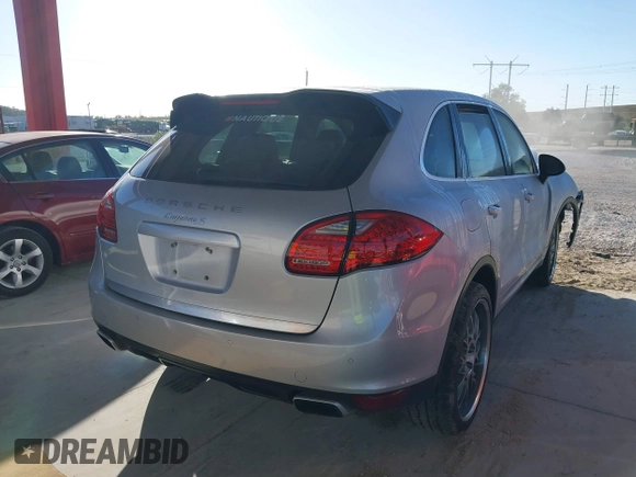 2011 Porsche Cayenne S с VIN WP1AB2A2XBLA44131, выставлен на аукционе IAAI как лот 41063172 с пробегом Не указан миль и . История ставок и продаж доступна на DreamBid. Изображение 4.
