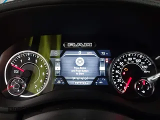 2024 Ram 2500 Laramie z VIN 3C6UR5FJ7RG143466, wystawiony jako IAAI lot #41753978 z przebiegiem 9 996 mil mil oraz . Historia ofert i sprzedaży dostępna na DreamBid. Obrazek 7.