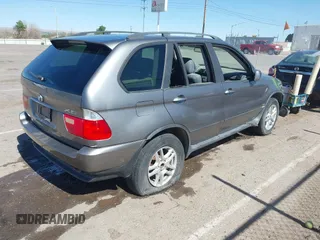 2004 BMW X5 3.0i z VIN 5UXFA13594LU24879, wystawiony jako IAAI lot #42256733 z przebiegiem 196 127 mil mil oraz . Historia ofert i sprzedaży dostępna na DreamBid. Obrazek 4.