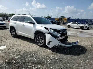 2017 Toyota Highlander XLE with VIN 5TDJZRFH2HS397442, listed as a Copart auction lot 60842085 with 109,891 mi miles and Salvage title. Bid and sale history available at DreamBid. Image 14.