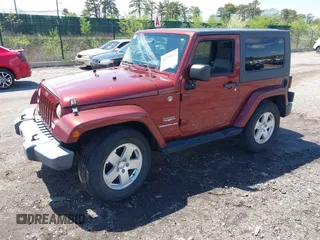 2010 Jeep Wrangler Sahara z VIN 1J4GA5D16AL227053, wystawiony jako IAAI lot #42219421 z przebiegiem 67 174 mil mil oraz . Historia ofert i sprzedaży dostępna na DreamBid. Obrazek 2.