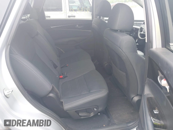 2020 Kia Sorento LX z VIN 5XYPG4A33LG680825, wystawiony jako IAAI lot #42357206 z przebiegiem 88 359 mil mil oraz . Historia ofert i sprzedaży dostępna na DreamBid. Obrazek 8.