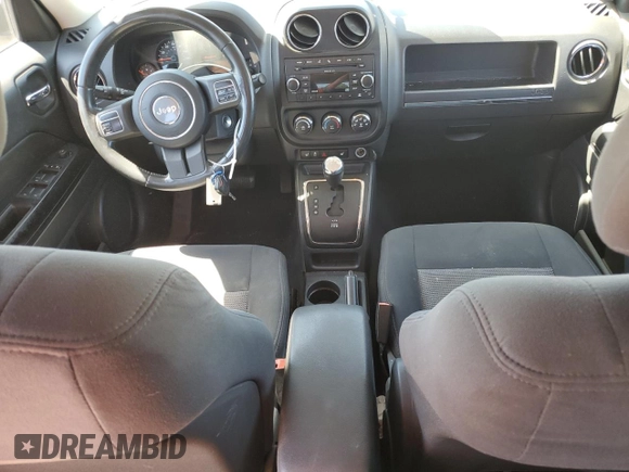 2011 Jeep Patriot Latitude z VIN 1J4NF1GB2BD229920, wystawiony jako Copart lot #57548445 z przebiegiem 188 712 mil mil oraz Szkoda całkowita • Salvage title. Historia ofert i sprzedaży dostępna na DreamBid. Obrazek 8.