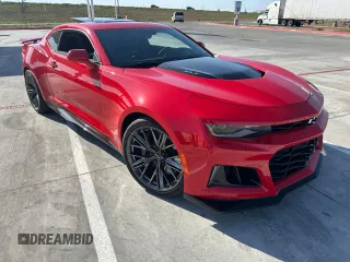 2023 Chevrolet Camaro ZL1 z VIN 1G1FK1R61P0128493, wystawiony jako Copart lot #49242675 z przebiegiem 6433 mil mil oraz Tytuł czysty. Historia ofert i sprzedaży dostępna na DreamBid. Obrazek 1.