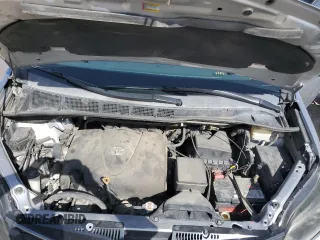 2018 Toyota Sienna SE with VIN 5TDXZ3DC2JS919264, listed as a Copart auction lot 52763135 with 159,835 mi miles and Salvage title. Bid and sale history available at DreamBid. Image 13.