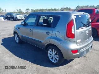 2013 Kia Soul ! with VIN KNDJT2A6XD7521718, listed as a IAAI auction lot 41683625 with 216,332 mi miles. Bid and sale history available at carsss.com. Image 3.