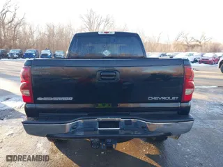 2003 Chevrolet Silverado 2500HD LS with VIN 1GCHK23U23F214612, listed as a IAAI auction lot 41307158 with 95,012 mi miles. Bid and sale history available at carsss.com. Image 17.