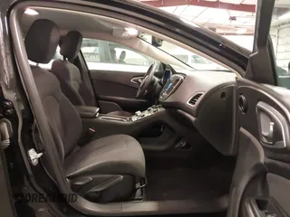 2015 Chrysler 200 Limited с VIN 1C3CCCAB1FN533366, выставлен на аукционе IAAI как лот 41921928 с пробегом 106 904 миль миль и . История ставок и продаж доступна на DreamBid. Изображение 5.